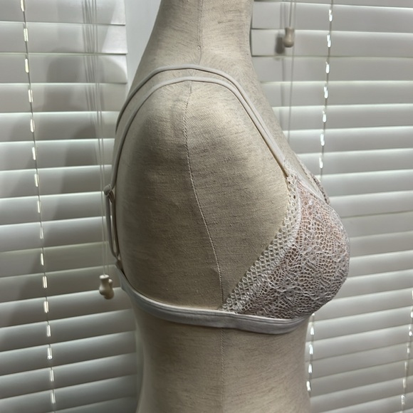 Victoria’s Secret Lace Bralette - Picture 5 of 8